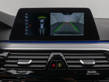 Fahrzeugabbildung BMW 520d xDr Tour HUD DAB Komfortzugang HI-FI