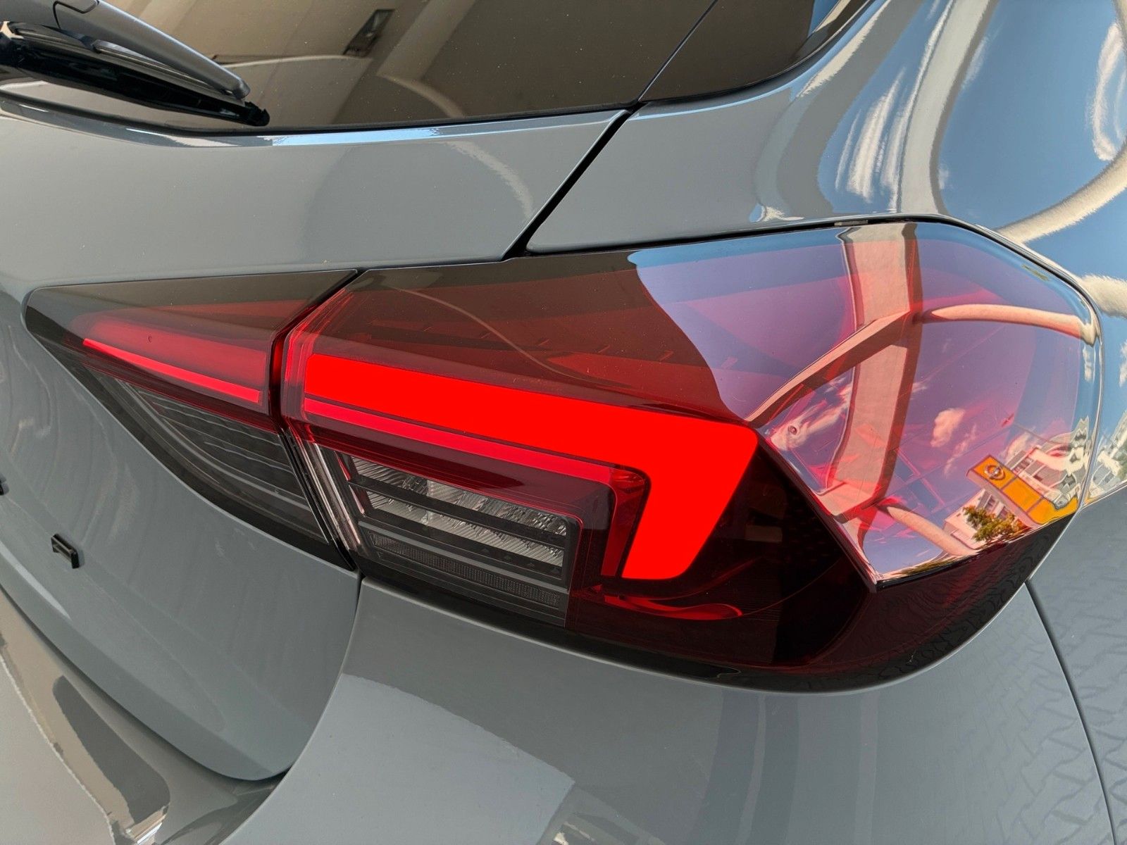 Fahrzeugabbildung Opel Corsa F GS 100 PS LED/Navi/Kamera!