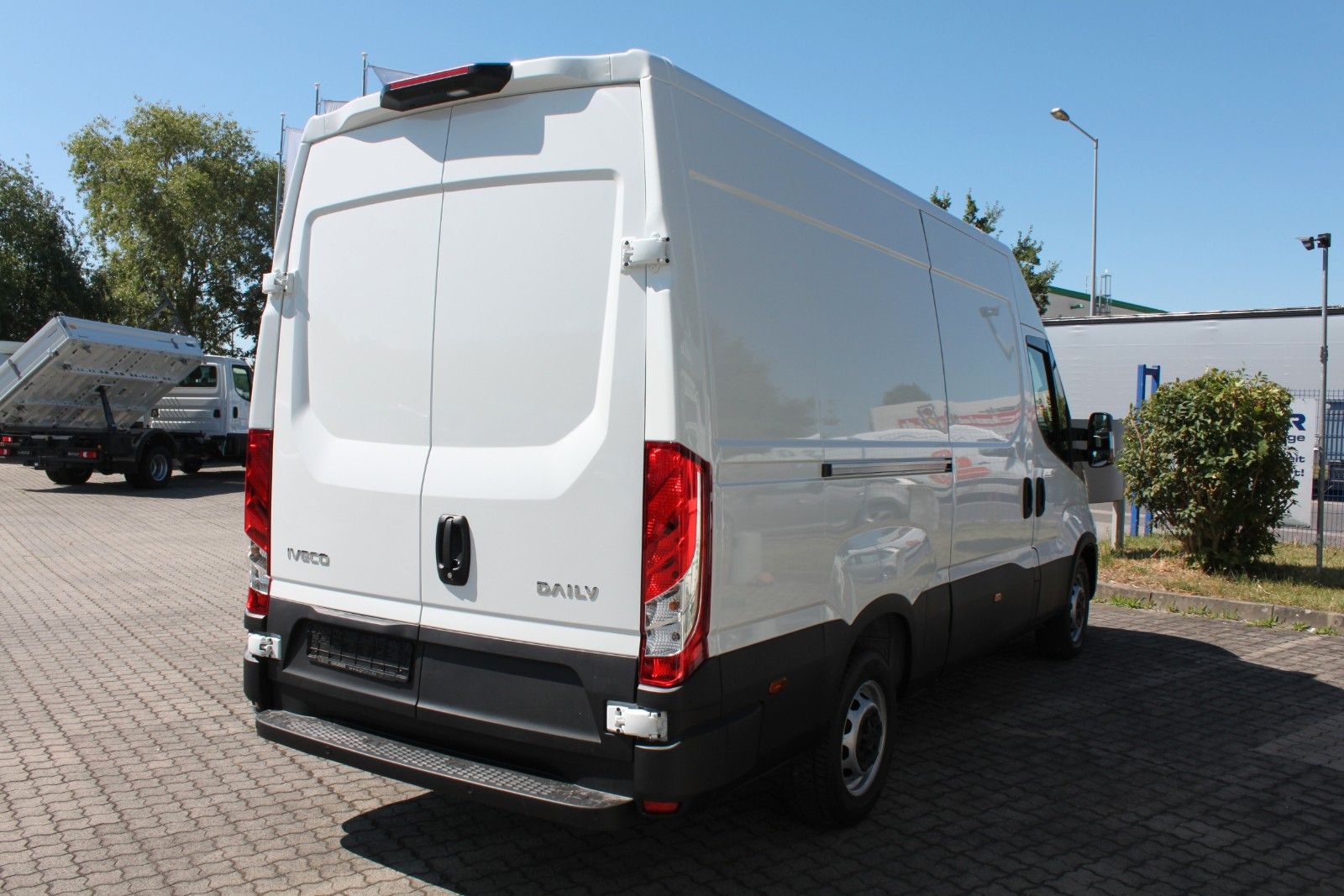 Fahrzeugabbildung Iveco Daily 3,0 Autom. Airline/Boden/Verkleidung
