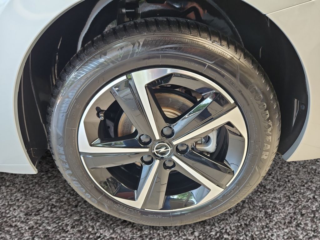 Fahrzeugabbildung Opel Astra Sports Tourer 1.2 Turbo Automatik GS