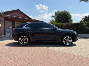 Audi Q8 - 8