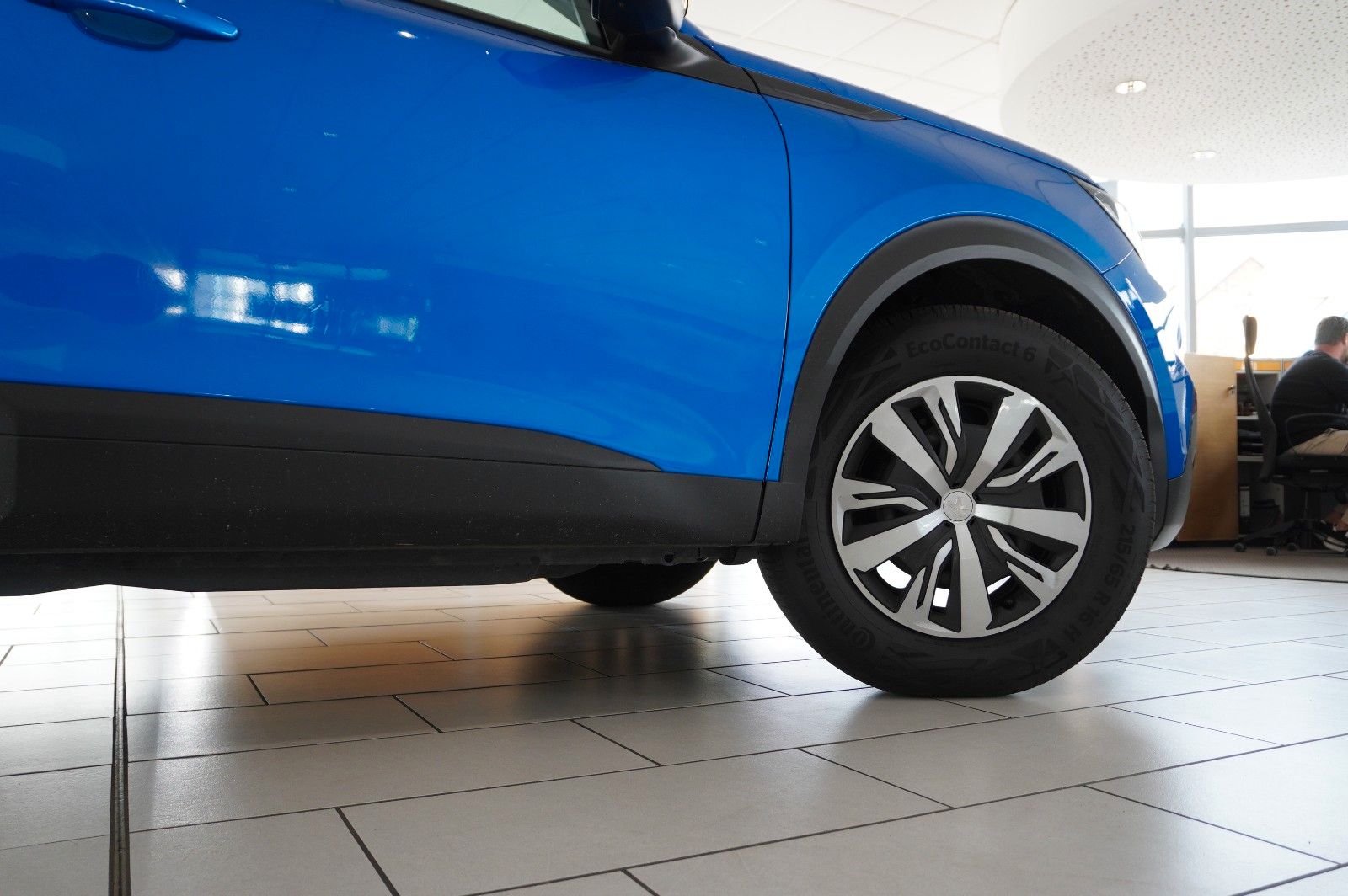 Fahrzeugabbildung Peugeot 2008 1.2 PURETECH NAVI/SHZ/KAMERA/TEMP/DAB+