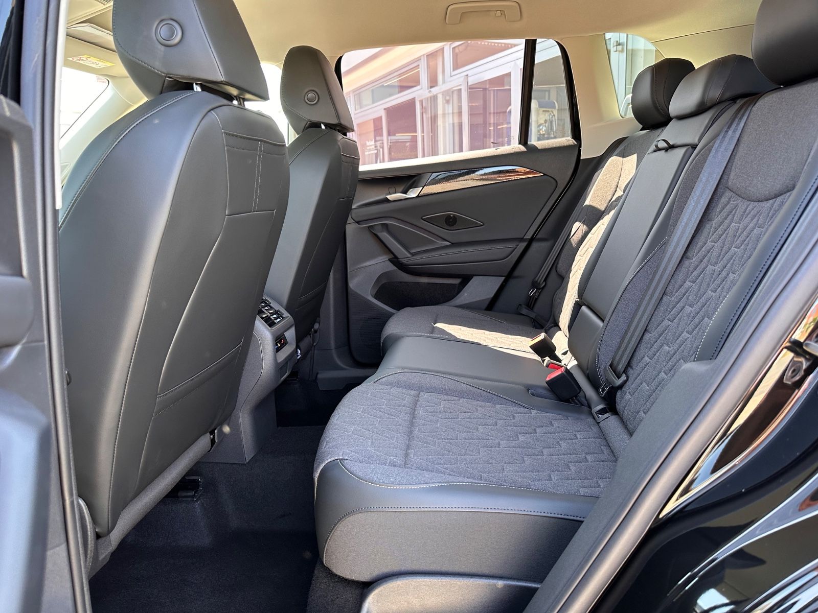 Fahrzeugabbildung Volkswagen Tiguan 1.5 eTSI Life DSG AHK/ACC/APP/LED+/360°