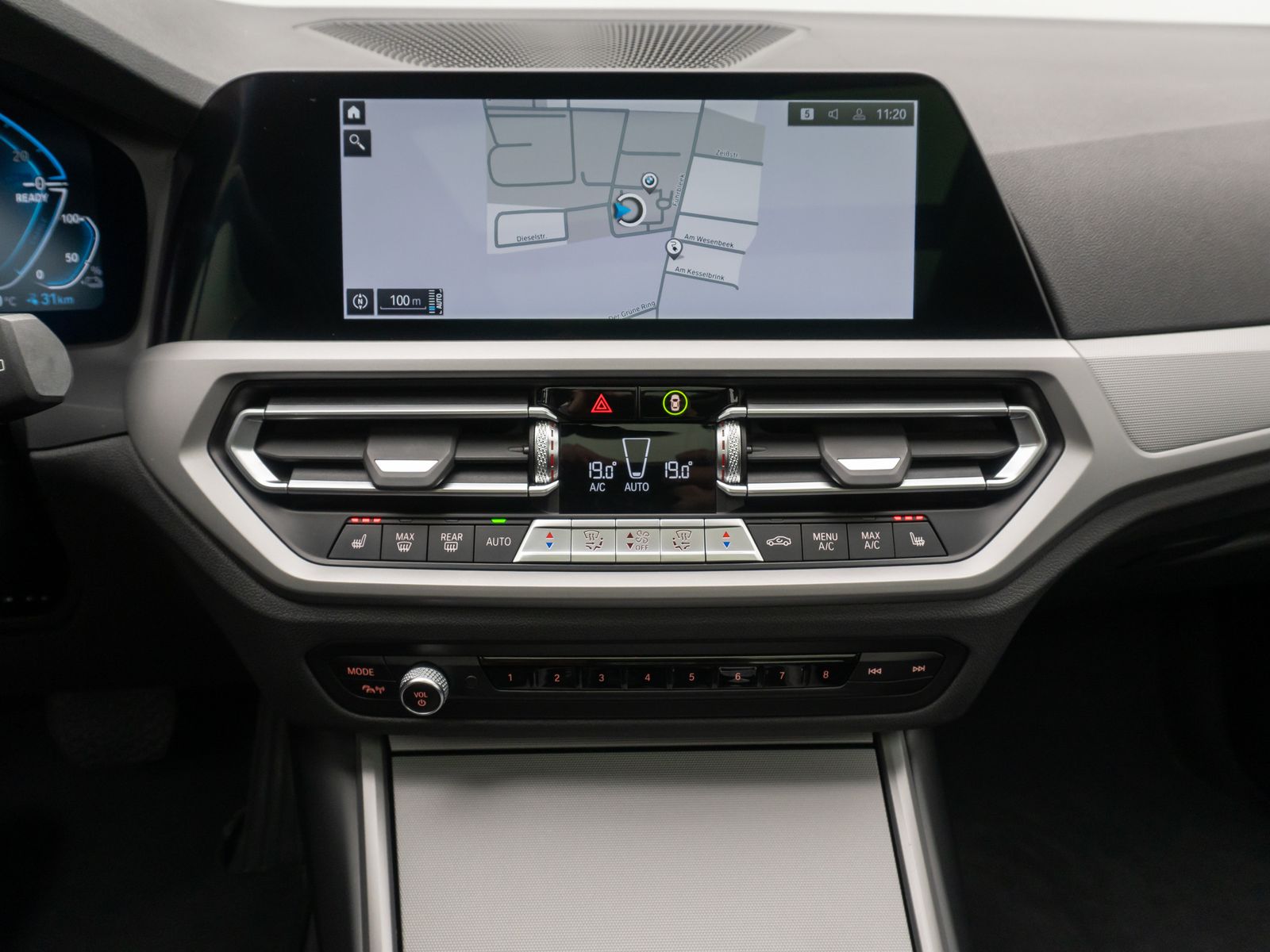 Fahrzeugabbildung BMW 330e xD ACC HUD Kamera DAB Alarm Panorama 19Zoll