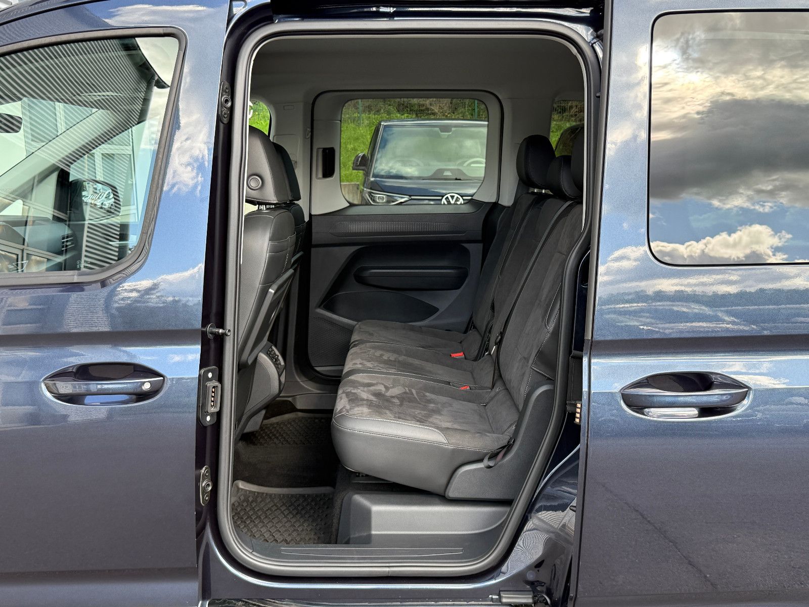 Fahrzeugabbildung Volkswagen Caddy Style TDI DSG AHK LED Navi Kamera SHZ