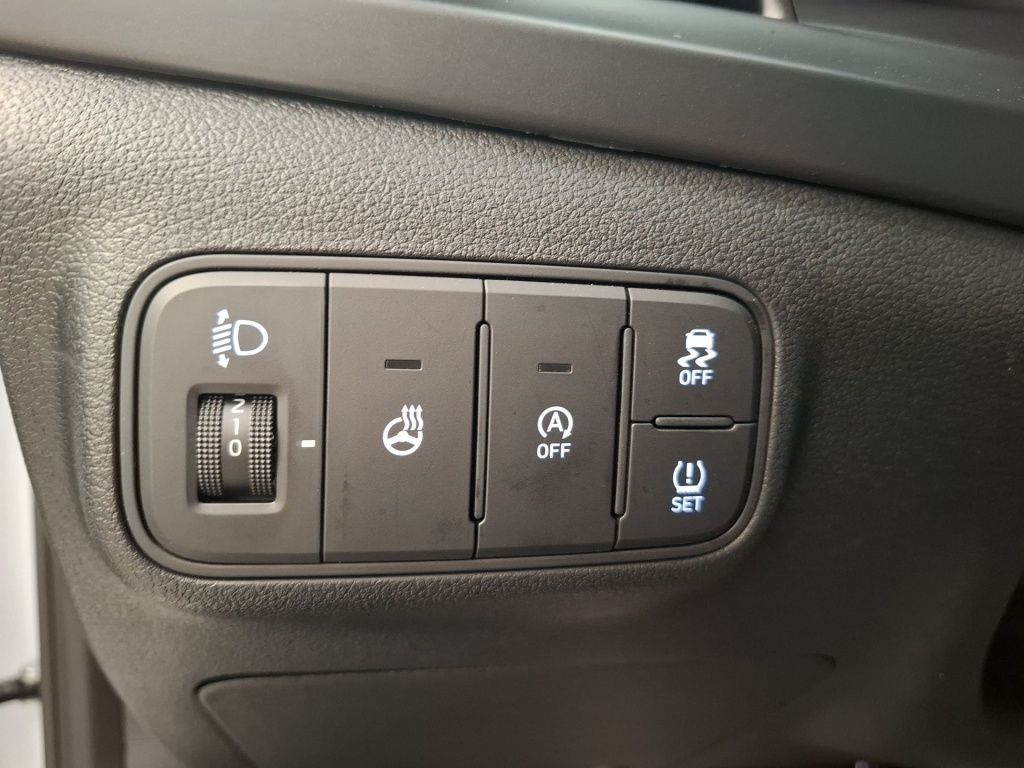 Fahrzeugabbildung Hyundai i20 FL (MY25) 1.0 T-GDI (100 PS) 6-MT 2WD Prime