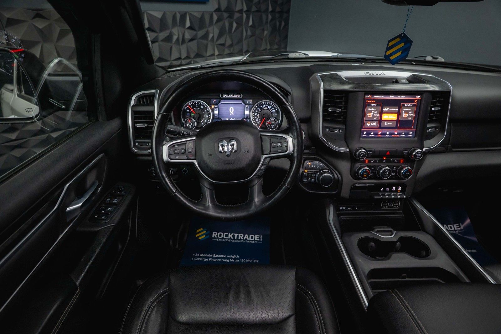 Fahrzeugabbildung Dodge RAM 5.7 V8 HEMI 4x4 OFFROAD Night-Paket *PANO*