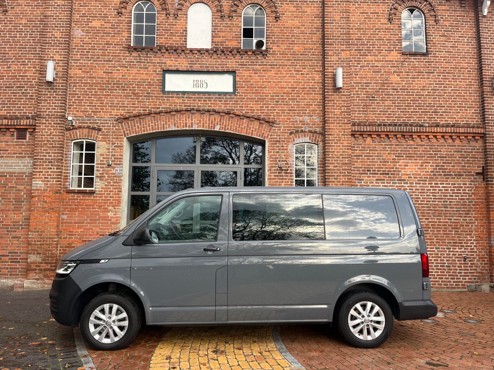 VW T6 Kombi  - Image 2 of 12