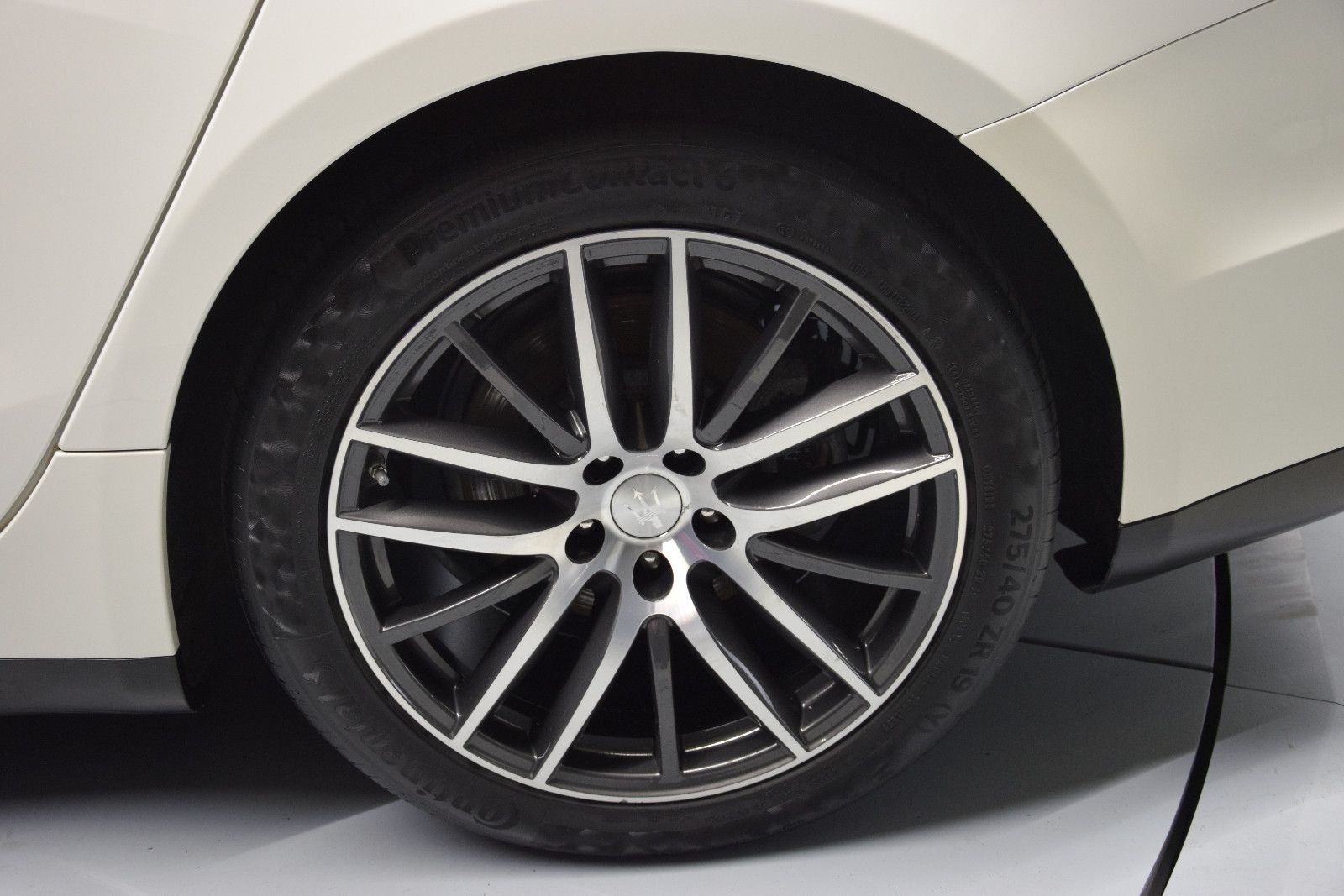 Fahrzeugabbildung Maserati Ghibli Diesel Schiebedach Memory B&W Sitzbelüft.