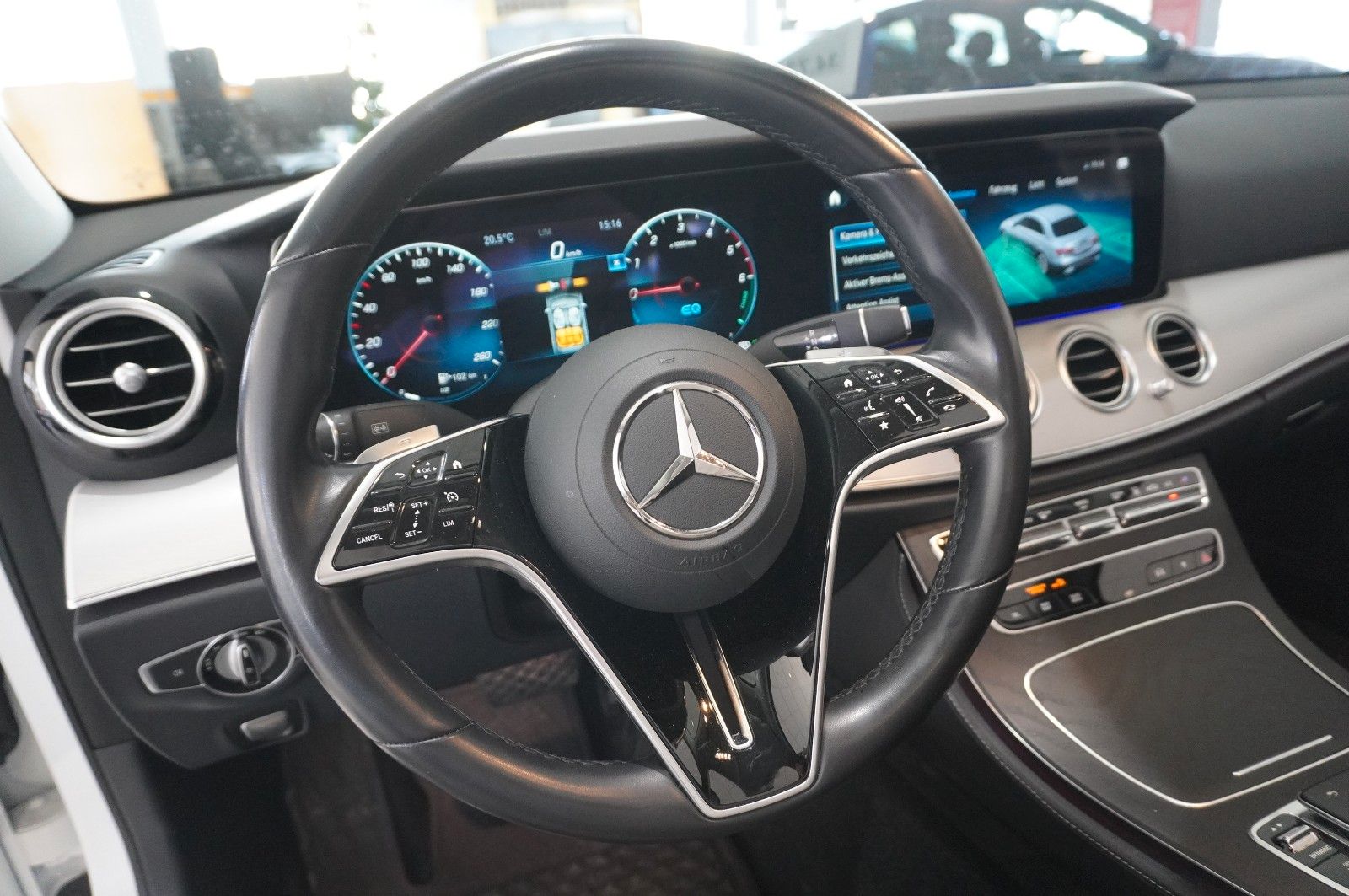 Fahrzeugabbildung Mercedes-Benz E 300E LIM. AVANTGARDE NAVI/LED/KAMERA/PANO./AHK
