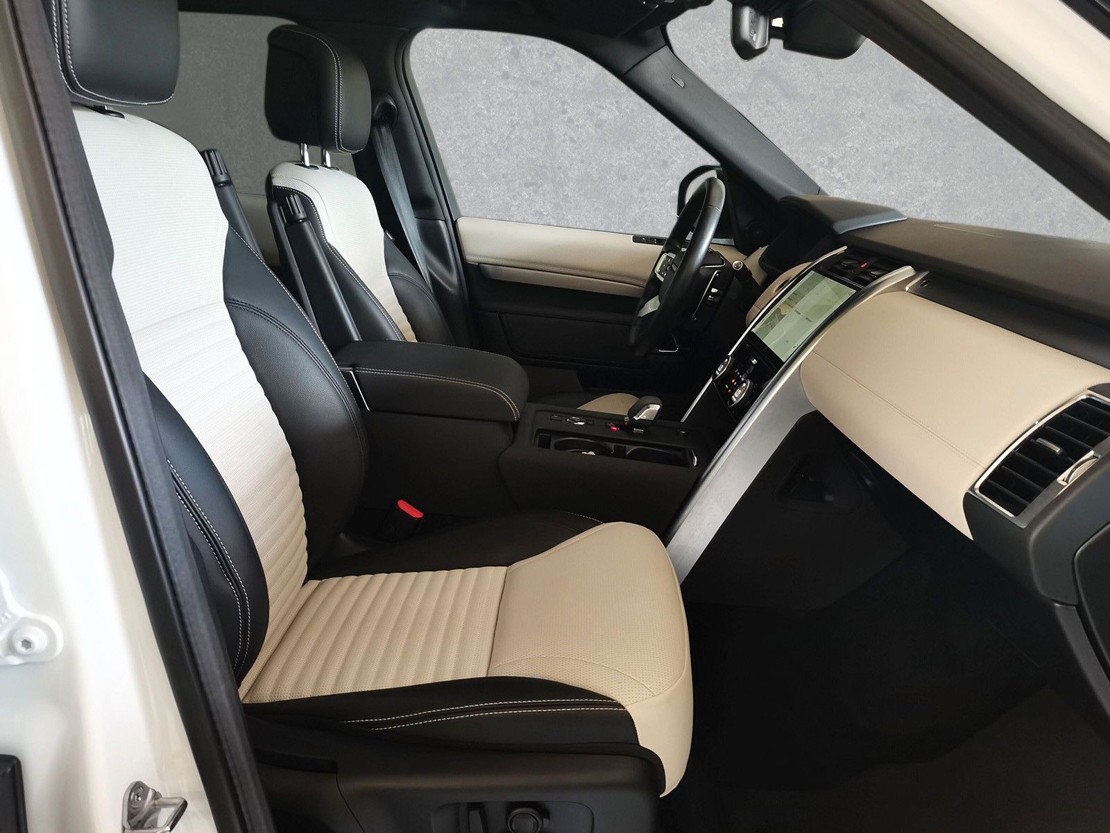 Land Rover Discovery 5 R-Dynamic SE D250 AWD imagem 3