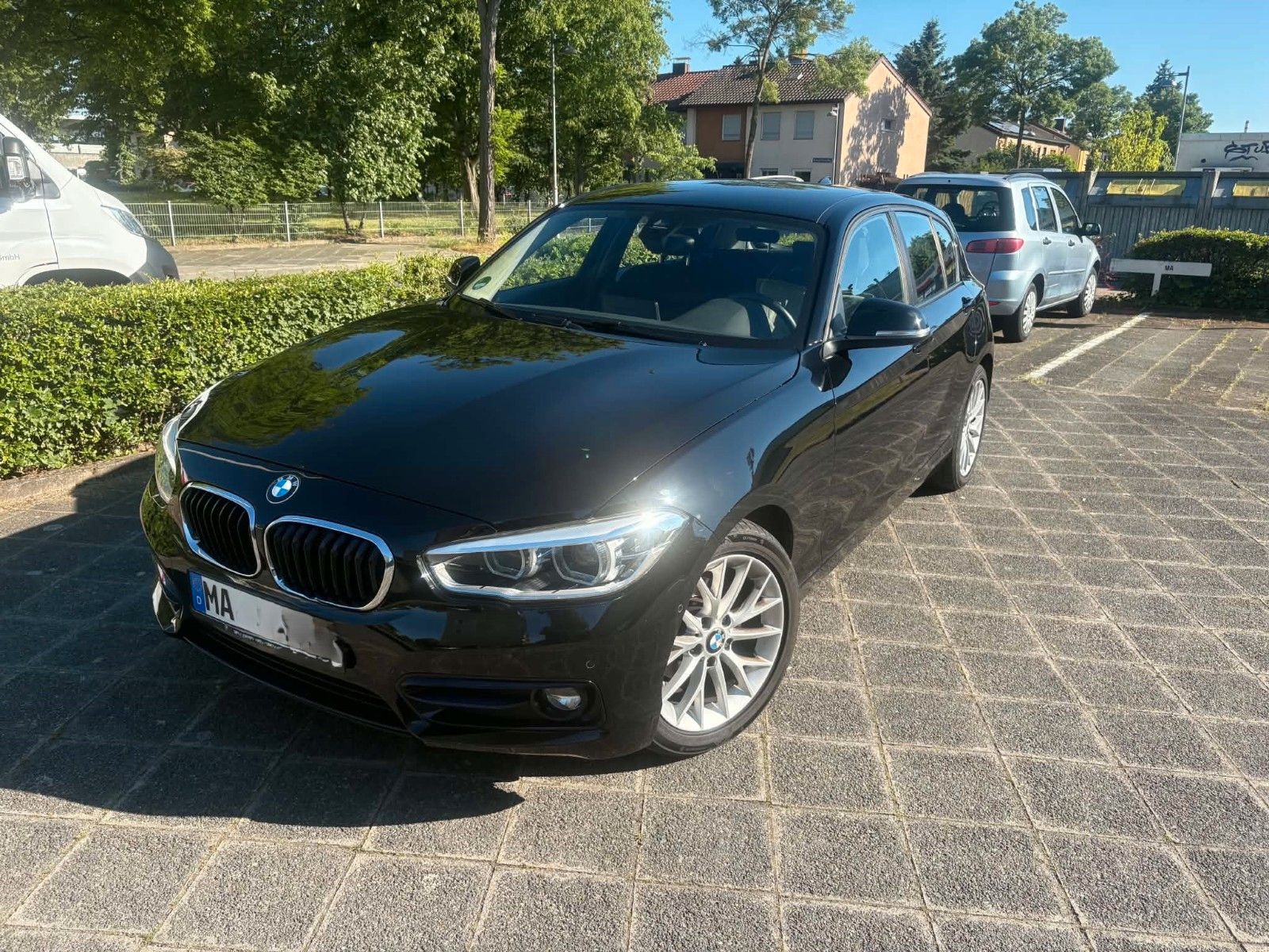 BMW 116d Sport Line LED Navi Prof. Car Play RFK Shz
