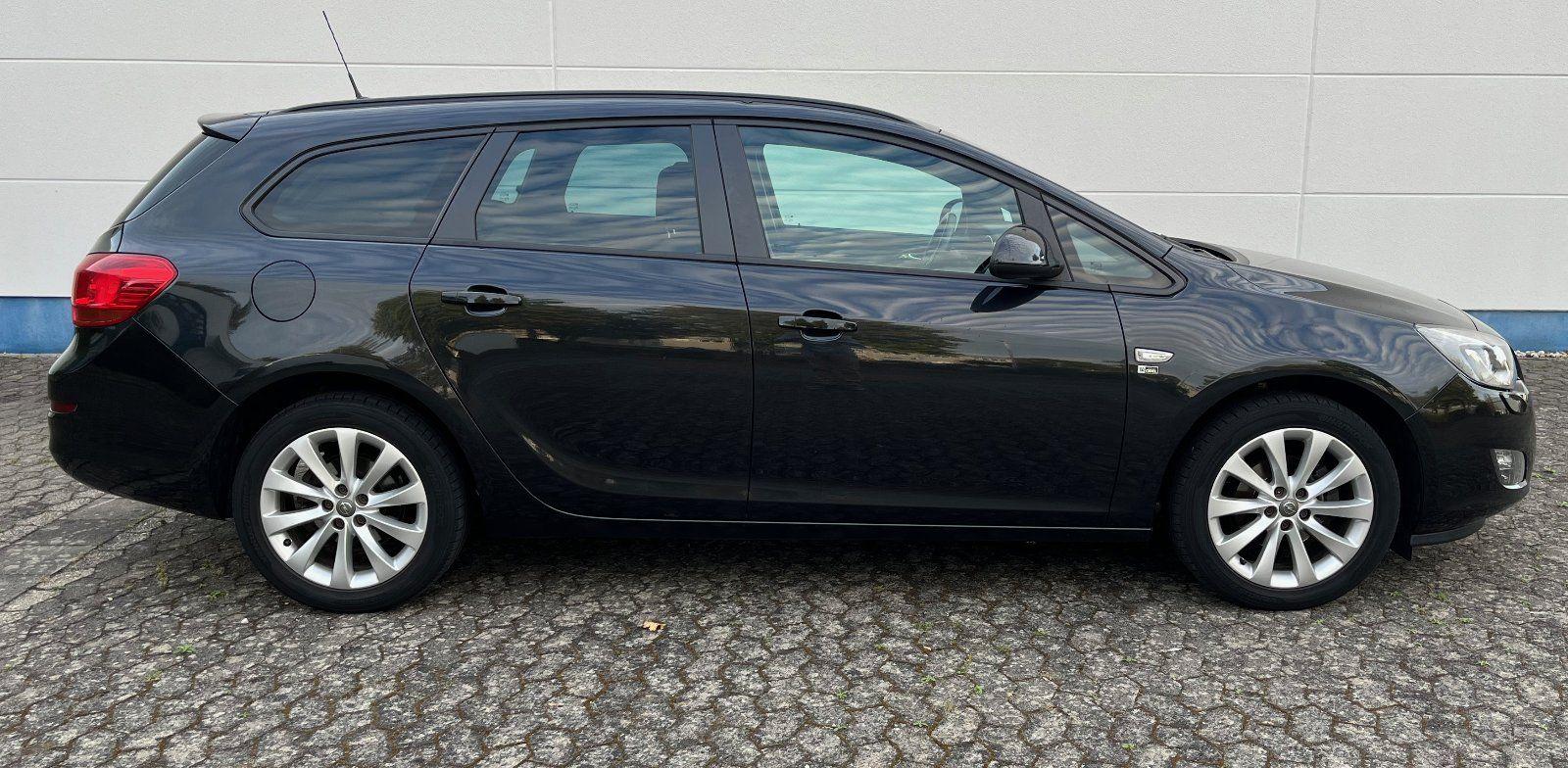Opel Astra 2012 — photo 8