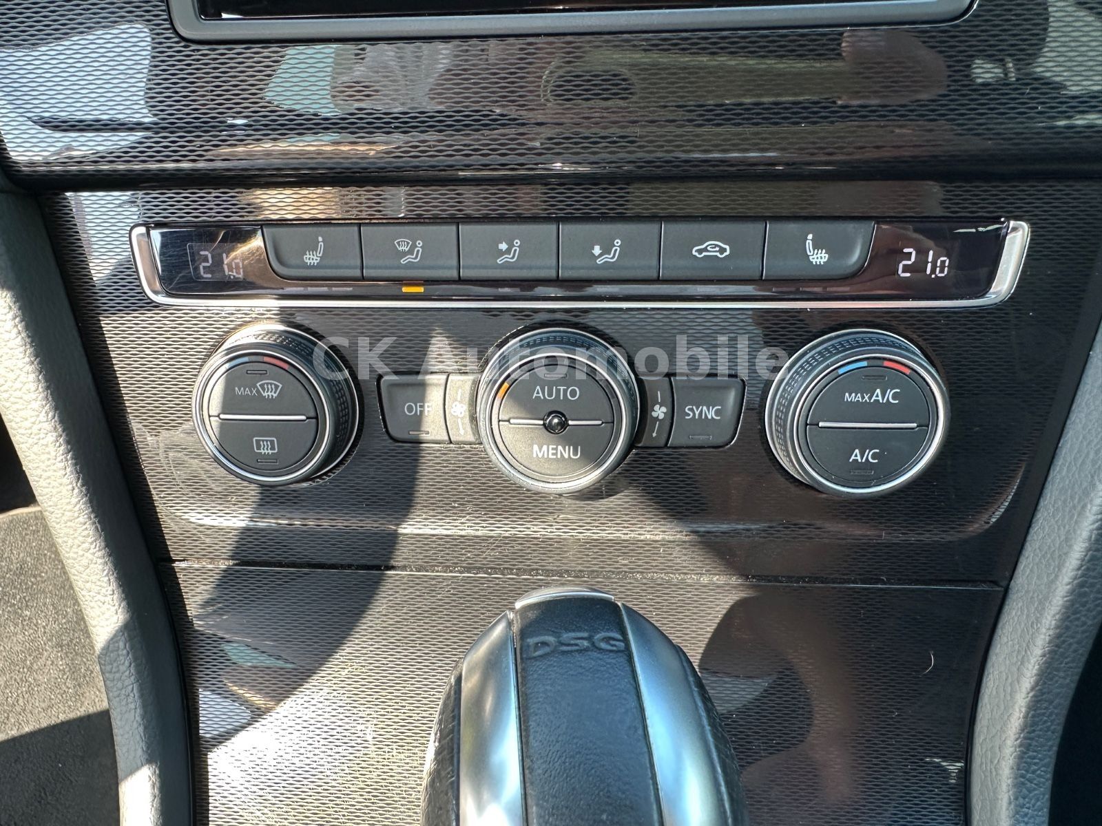 Fahrzeugabbildung Volkswagen Golf VII Lim. GTD BMT/DSG/Navi/Bi-Xenon/PDC