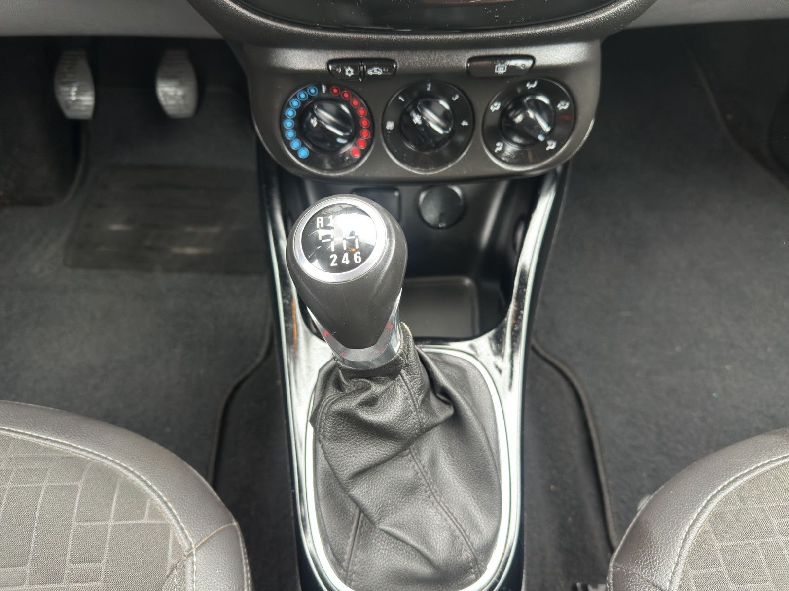 Fahrzeugabbildung Opel Corsa E Innovation ecoFlex TEMPOMAT SHZ LHZ