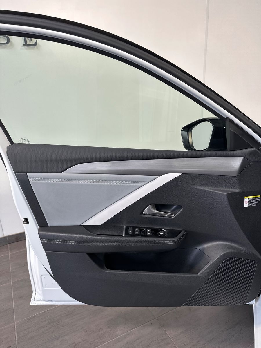 Fahrzeugabbildung Opel Astra SpT 1.5 D Elegance Aut. NAV+LED+KAMERA+SHZ