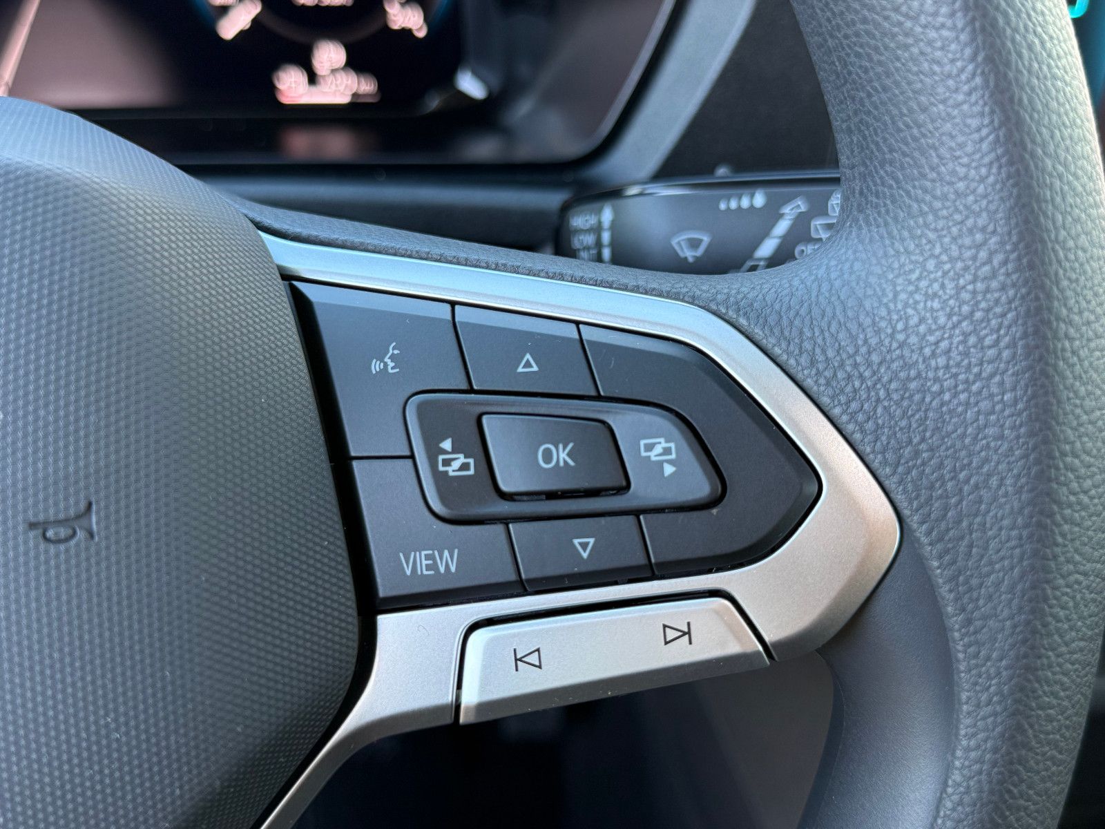 Fahrzeugabbildung Volkswagen Caddy TSI 7-Sitzer GRA AHK DAB Navi Kamera