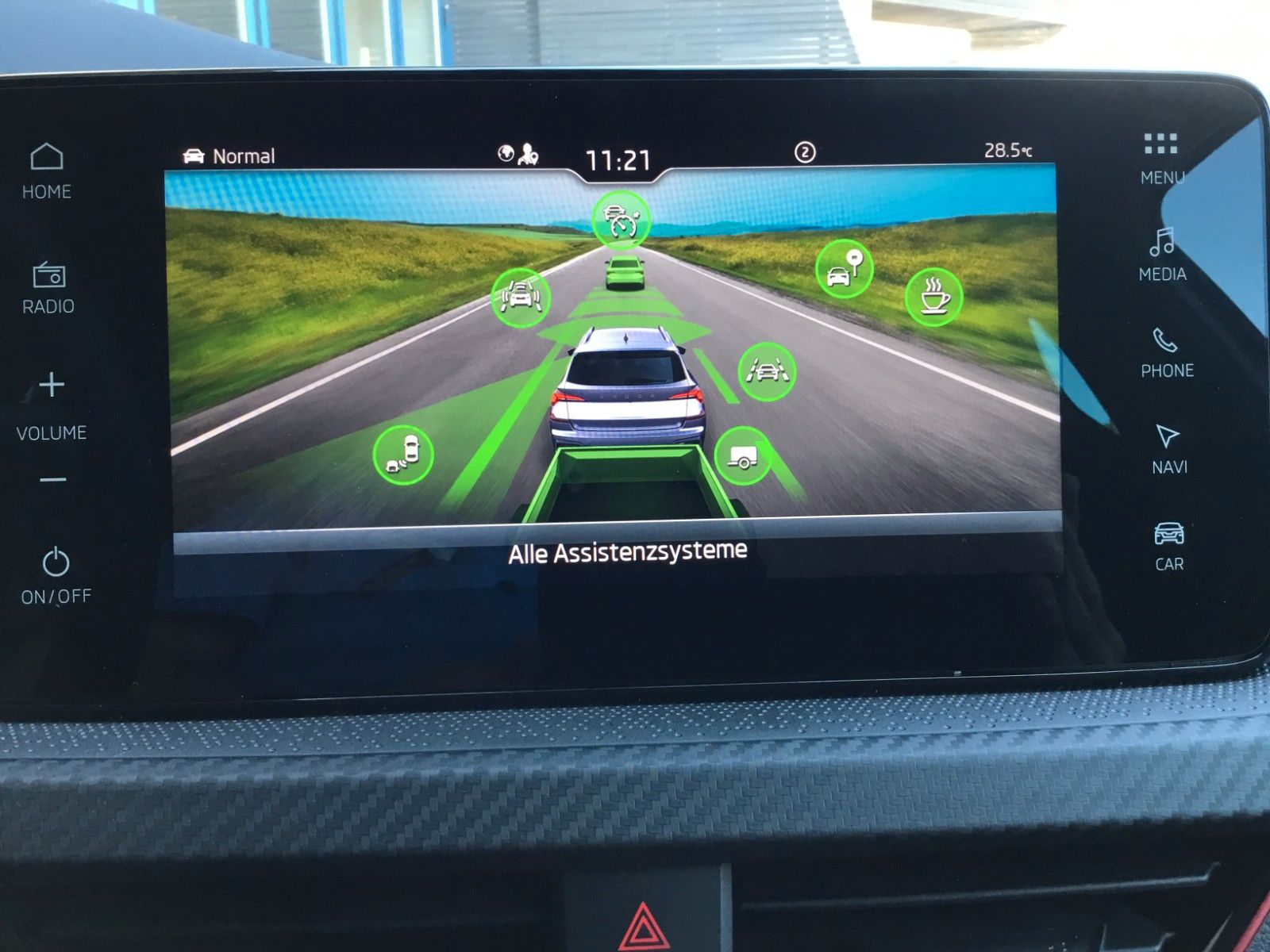 Fahrzeugabbildung SKODA Kamiq 1.5 TSI DSG Monte Carlo+AHK+Navi+Kamera