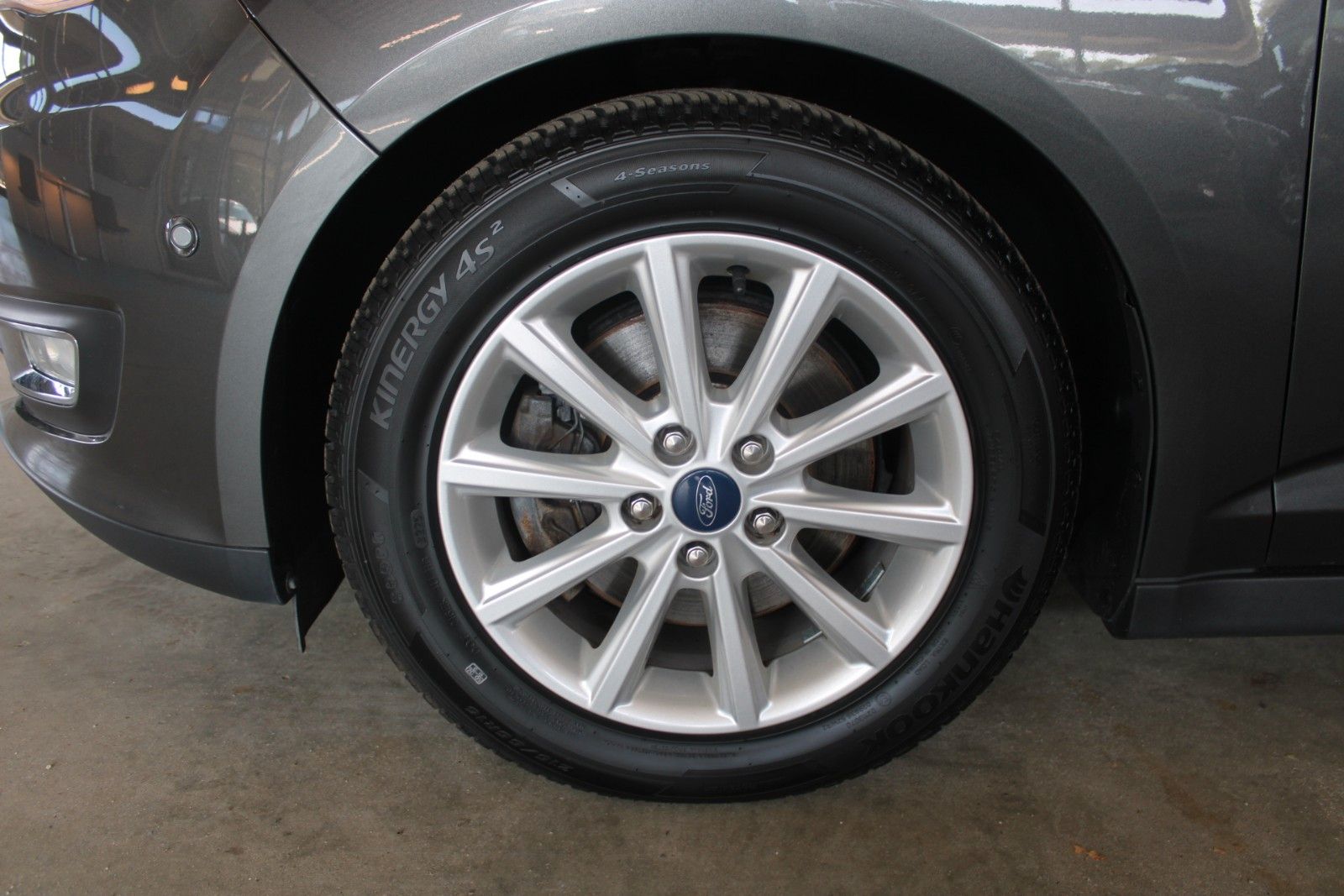 Fahrzeugabbildung Ford C-Max 1,5 Titanium Automatik NAVI AHK WinterPak