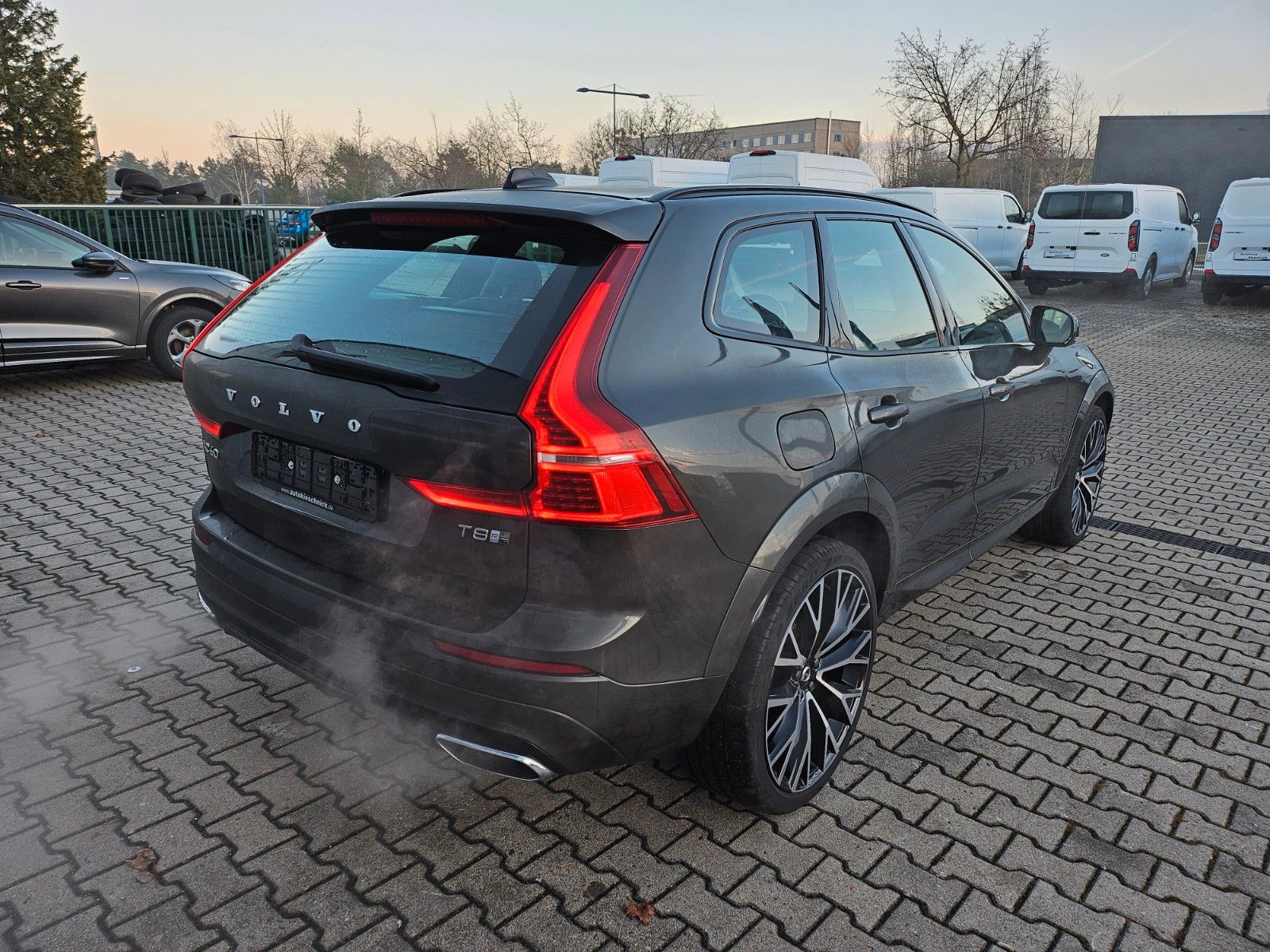 Fahrzeugabbildung Volvo XC60 R DesignmPlug-In Hybrid AWD