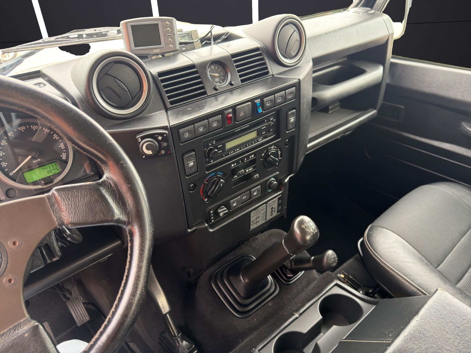 Fahrzeugabbildung Land Rover Defender 90 SE Station Wagon Seilwinde Klima