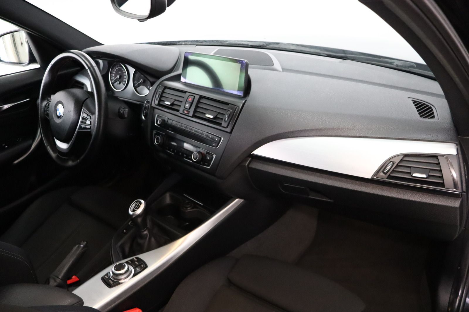 Fahrzeugabbildung BMW 118 d Sport-line * Bi-Xenon * PDC * Tempomat