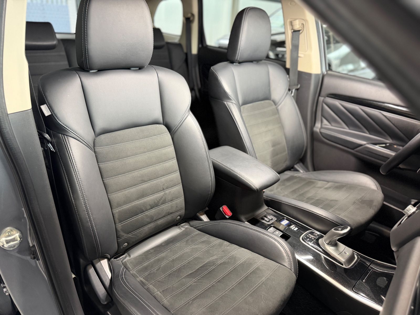 Fahrzeugabbildung Mitsubishi 2.4 Plug-in Hybrid Outlander Diamant Spirit AHK