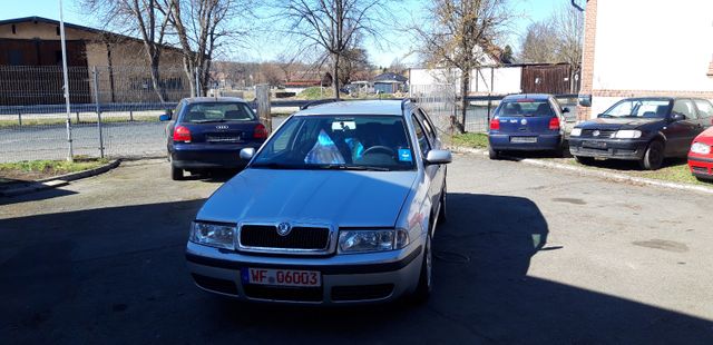 Skoda Octavia Combi 1.6  AHk-Klima-Hu neu