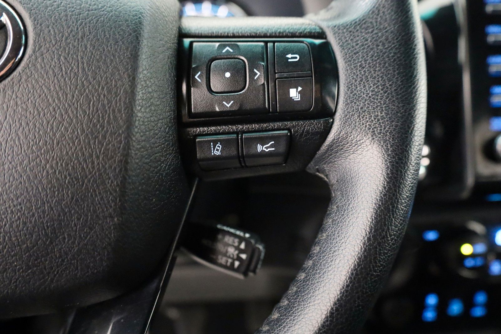 Fahrzeugabbildung Toyota Hilux 2.8 D-4D Invincible,Navi,ACC, HardTop, AHK