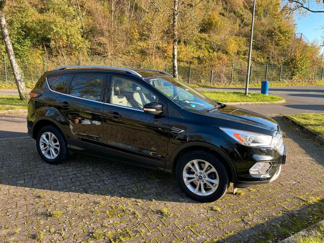 Ford FORD KUGA 4X4 2.0 179 PS MIT WINTERREIFEN ...