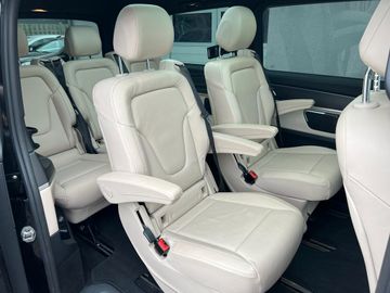 Fahrzeugabbildung Mercedes-Benz V 300, Lang,  EDITION 4Matic AMG,Burmister