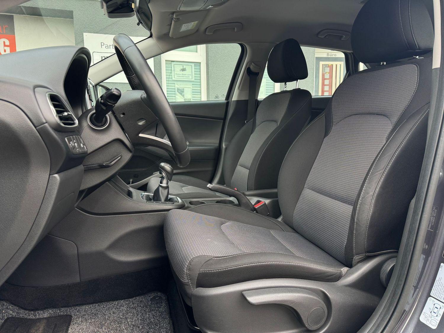 Hyundai i30 Select Kamera CarPlay Navi SHZ Tempom.