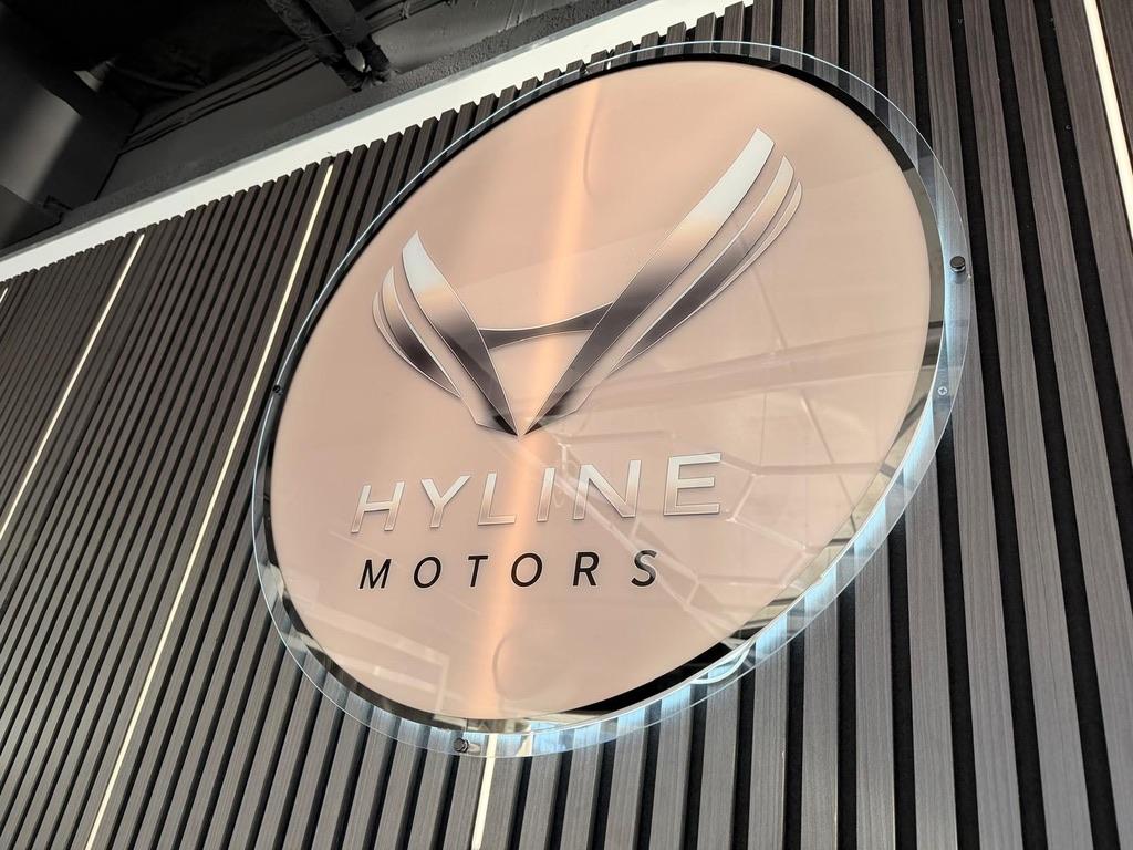showroom-image-top