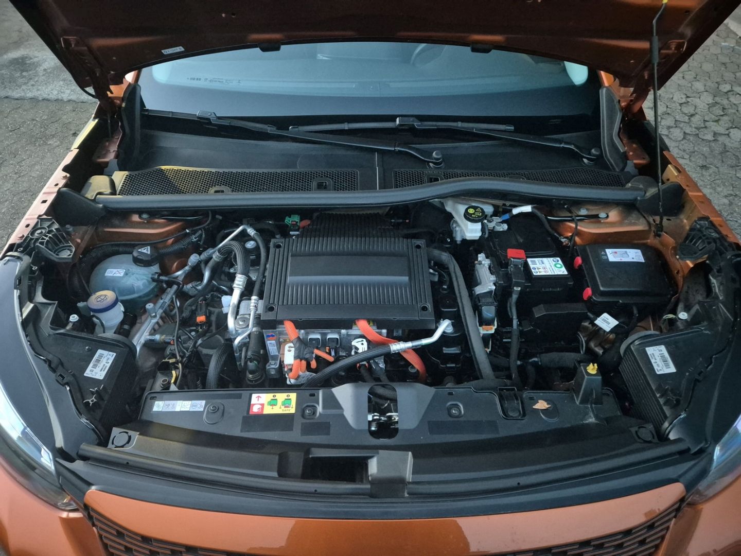 Fahrzeugabbildung Peugeot 2008 e- Active Klimaautom Fahrerprofil DAB SHZ S