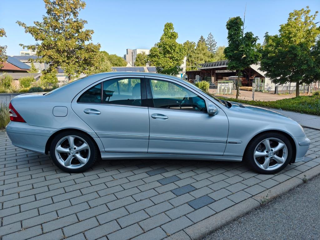 Mercedes-Benz C 230
