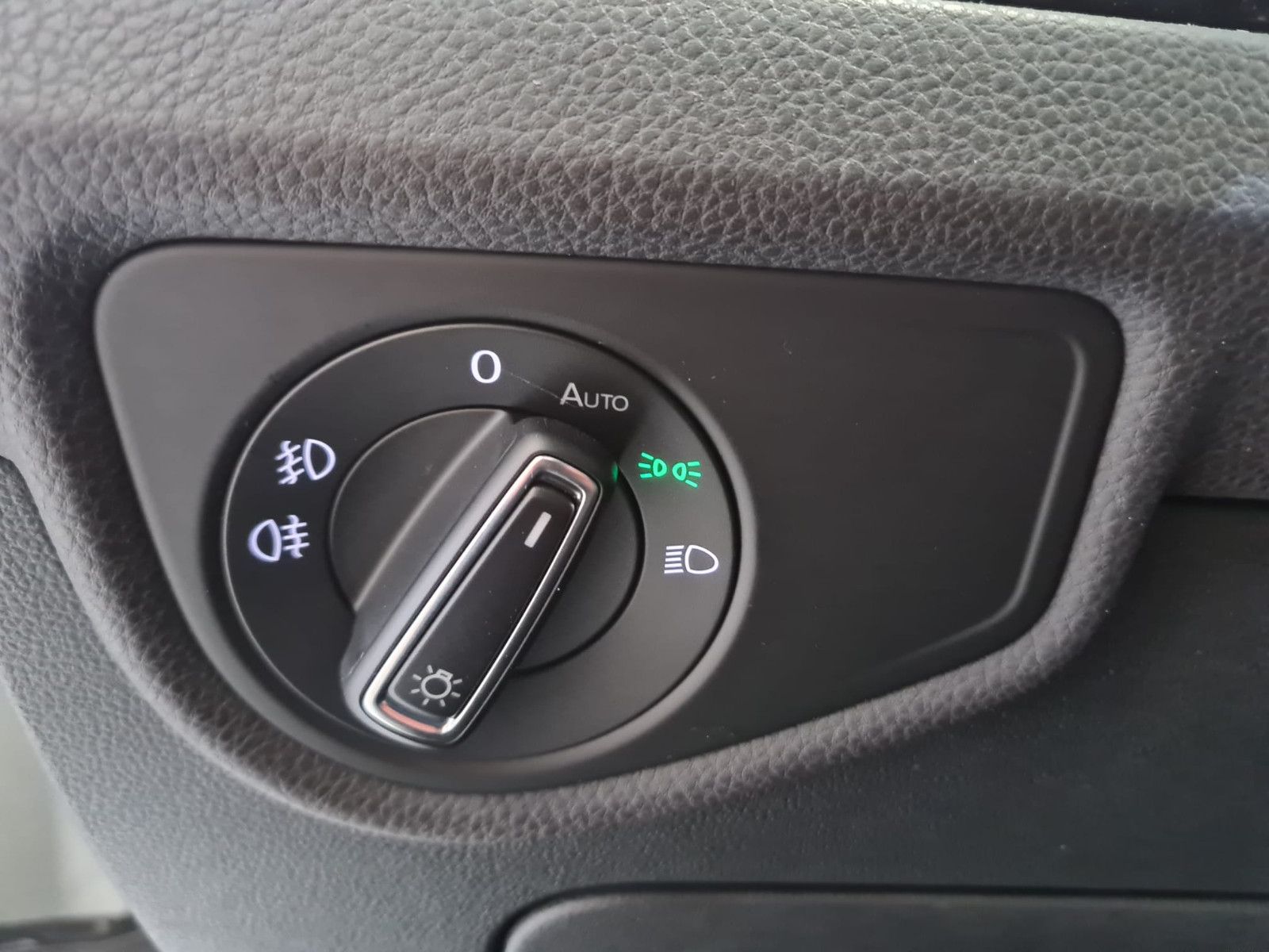 Fahrzeugabbildung Volkswagen Touran Highline BMT/Start-Stopp / LED / NAVI /