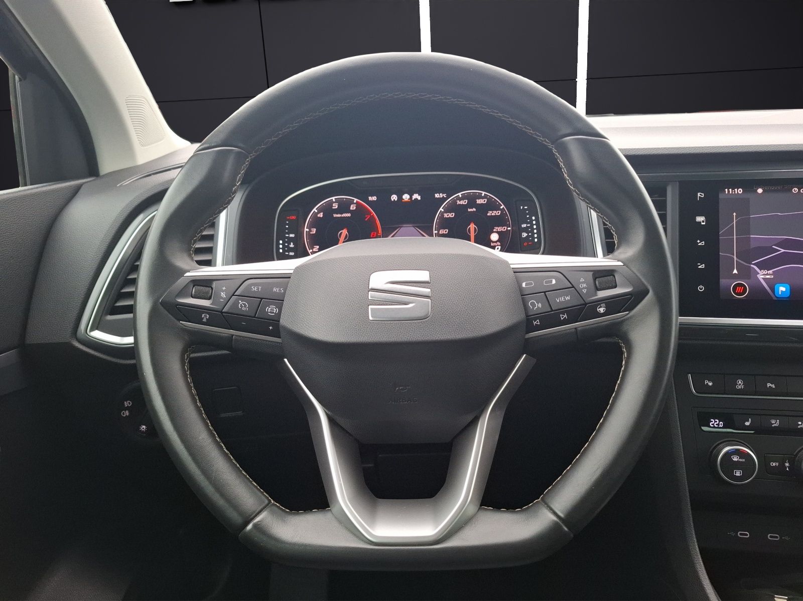 Fahrzeugabbildung SEAT Ateca TSI Style DSG LED Navi AID ACC Park-Assist