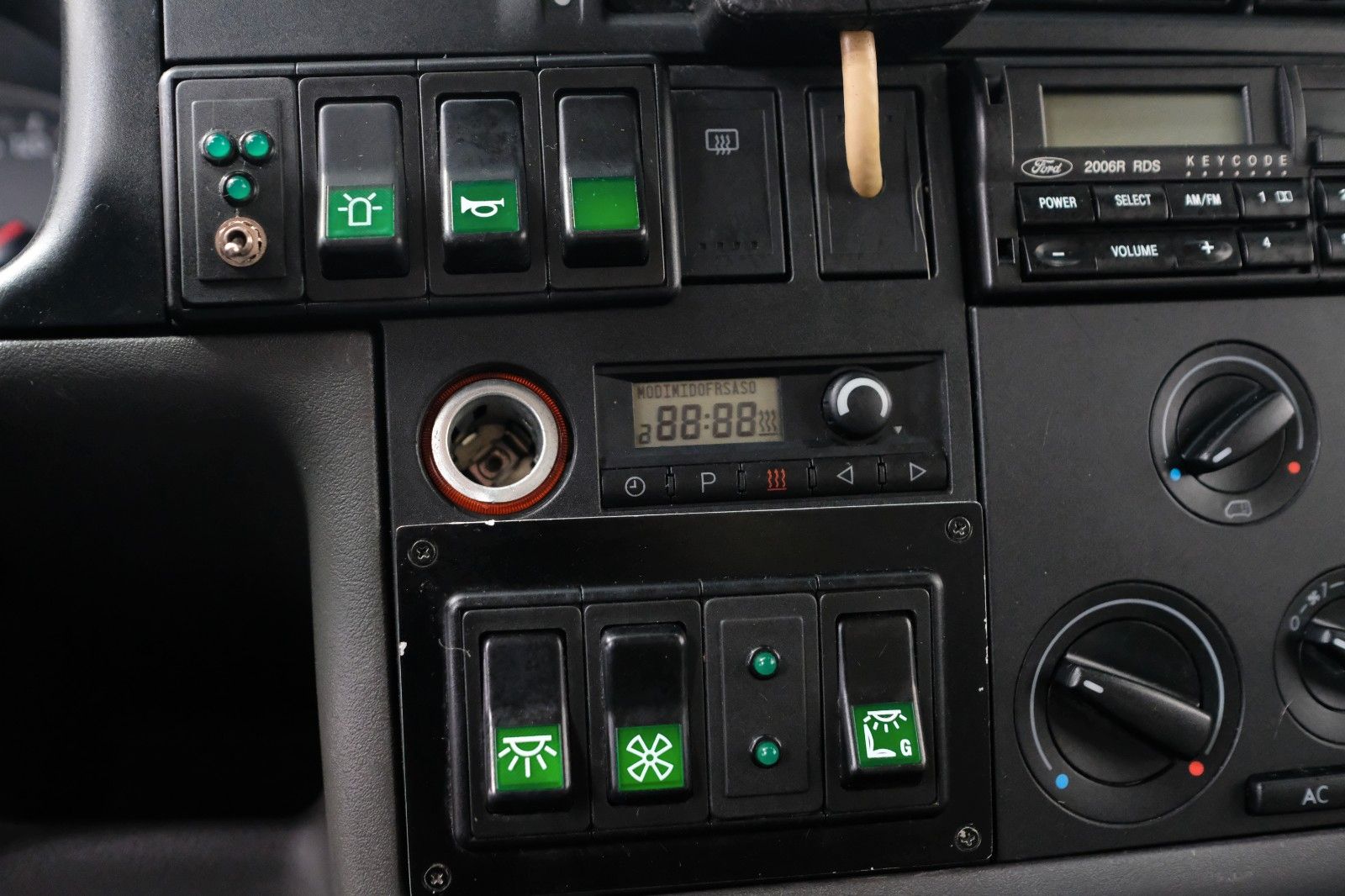 Fahrzeugabbildung Volkswagen T4 LANG EX-KRANKENWAGEN 2,5L STANDHEIZUNG