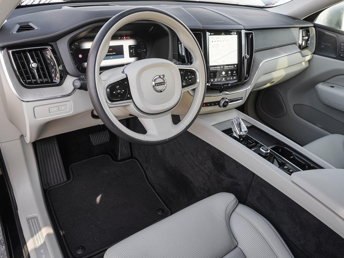 Volvo XC60 T8 AWD Ultra Bright Plug-in Hybrid MASSAGE