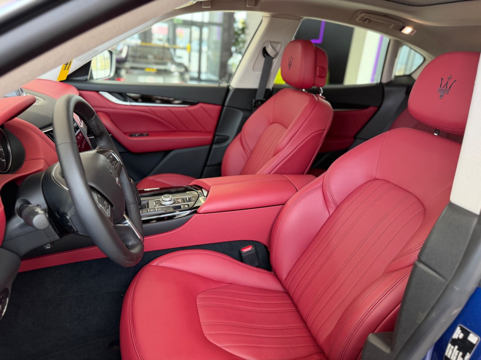 Levante GT Mild-Hybrid Soft Close Pano 21"