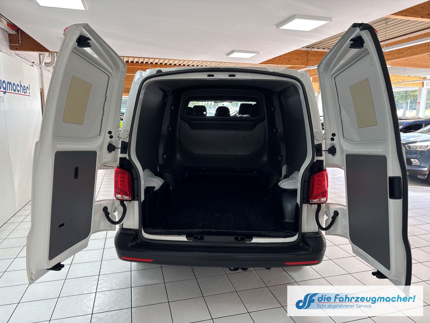 Fahrzeugabbildung Volkswagen T6.1 Transporter DSG MIXTO DOKA  lang 4Motion 2.