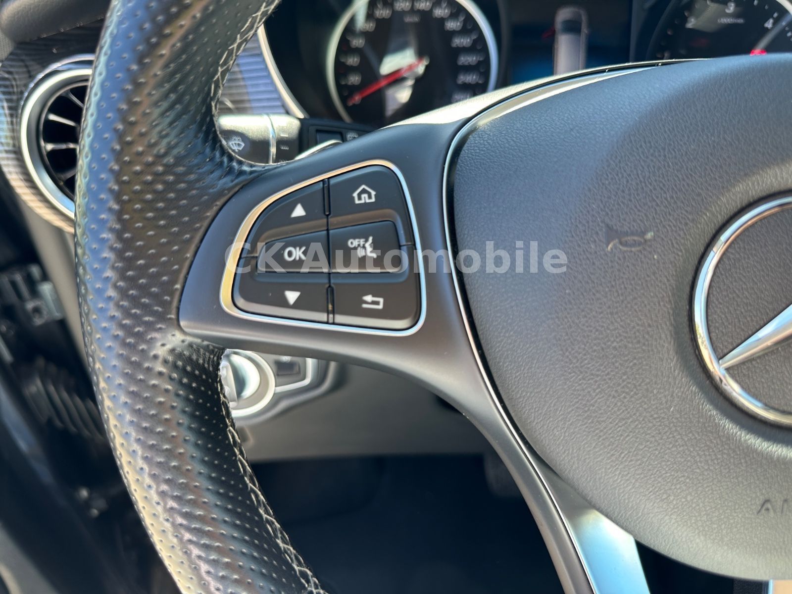Fahrzeugabbildung Mercedes-Benz V250d AVANTGARDE EDITION 4MATIC lang/7 Sitze