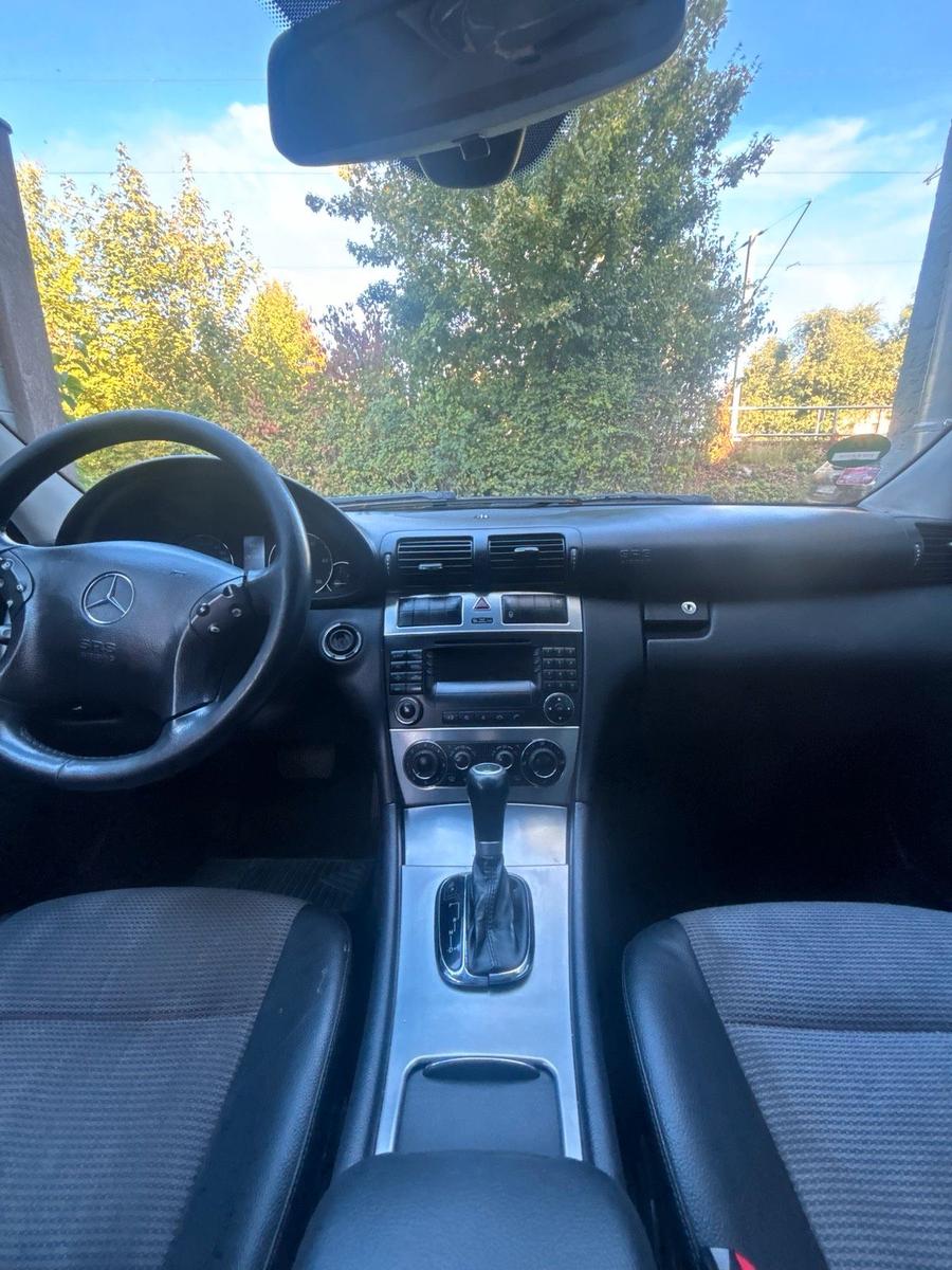 Mercedes-Benz 220 2004 — photo 11