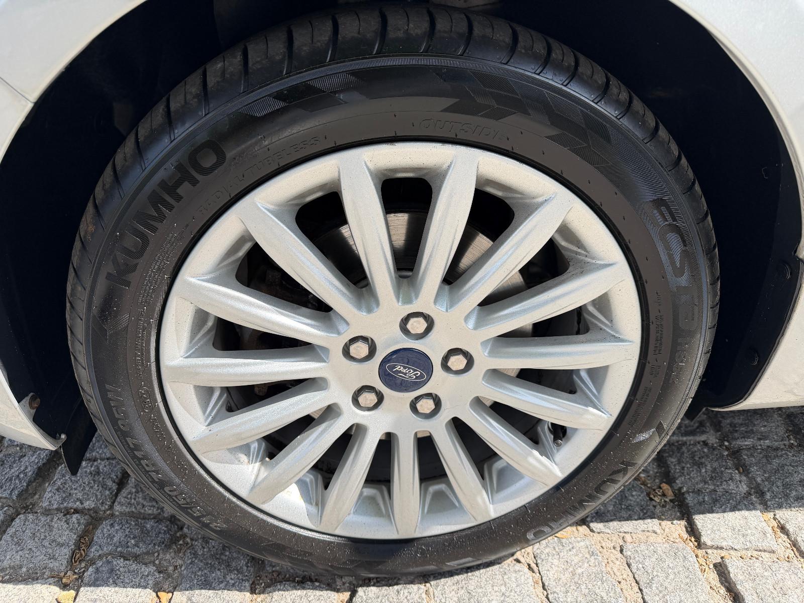 Ford Mondeo 2012 — photo 23