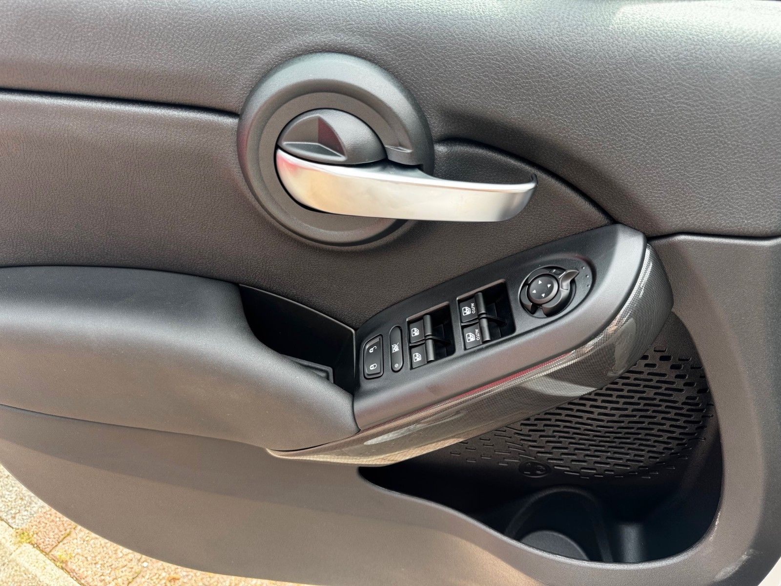 Fahrzeugabbildung Fiat 500X Automatik Kamera Carplay Klima Tageszulass.