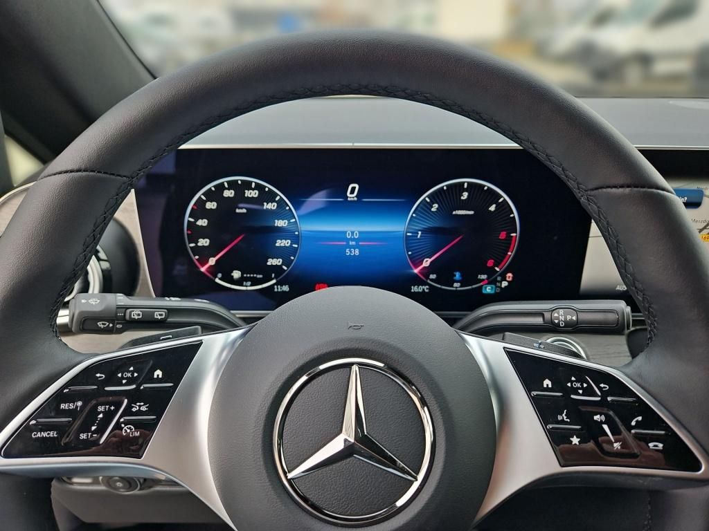 Fahrzeugabbildung Mercedes-Benz V 300 AVG extralang 4x4 7 Sitze 2,5tAHK AMGFront
