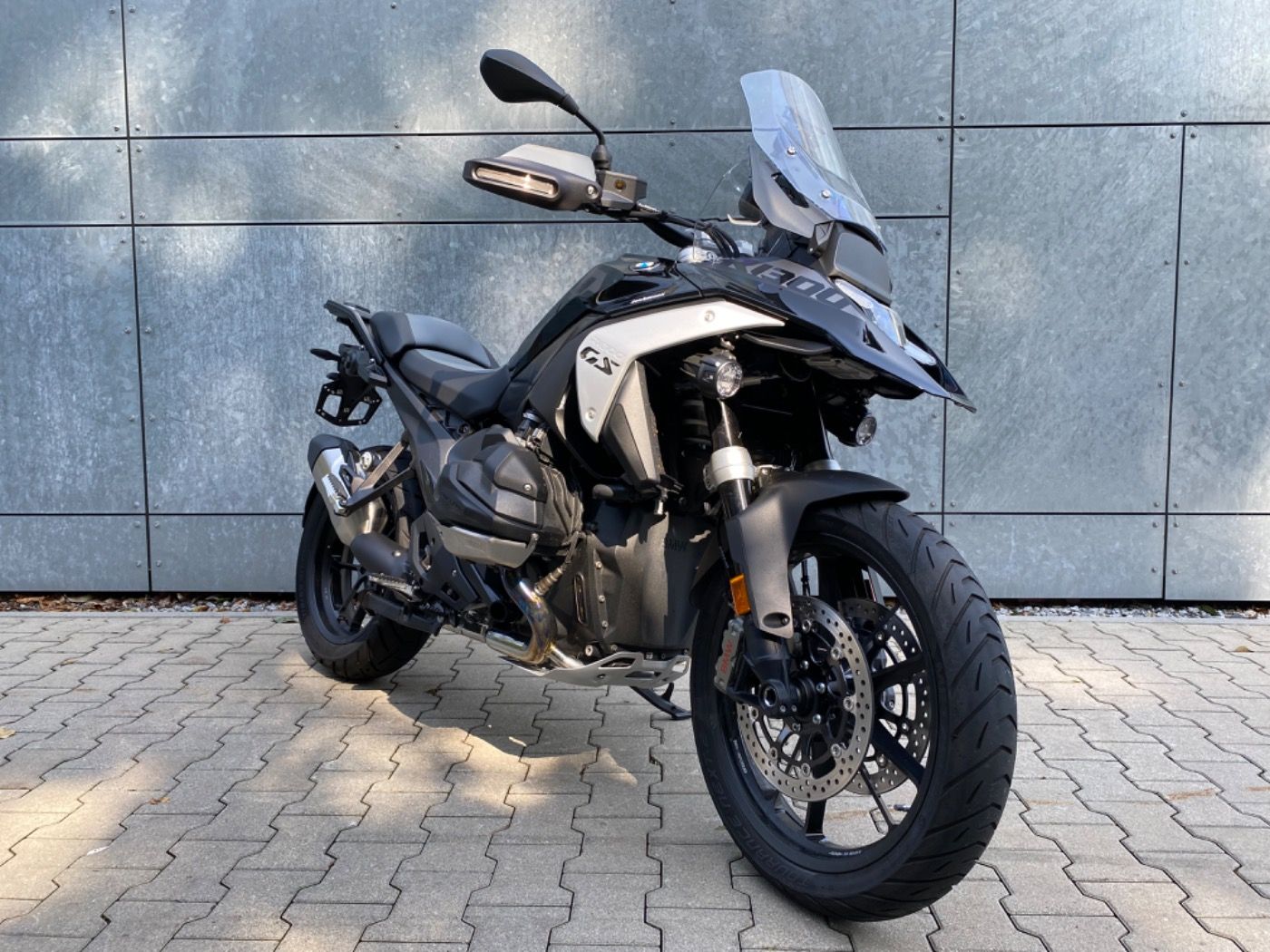 Fahrzeugabbildung BMW R 1300 GS Triple Black 3 Pakete Adaptive Fahrzeu