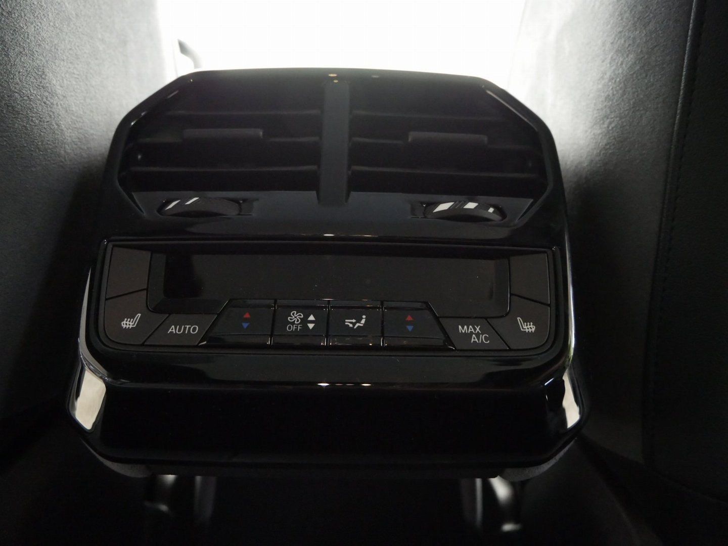 Fahrzeugabbildung BMW iX xDrive60 M Sportpaket B&W Surround DAB LED