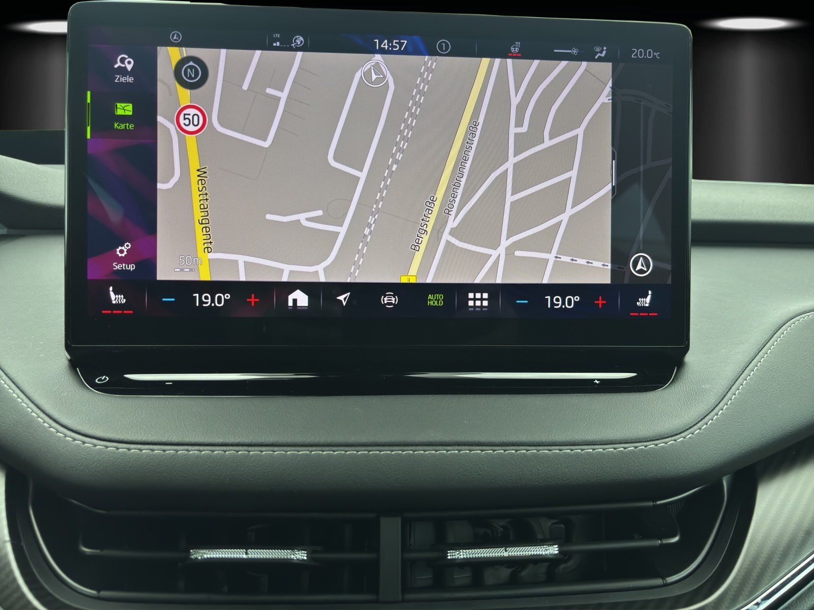 Fahrzeugabbildung SKODA Enyaq Coupe RS 4x4/Wärmepumpe/DCC/HUD/AHK/ACC