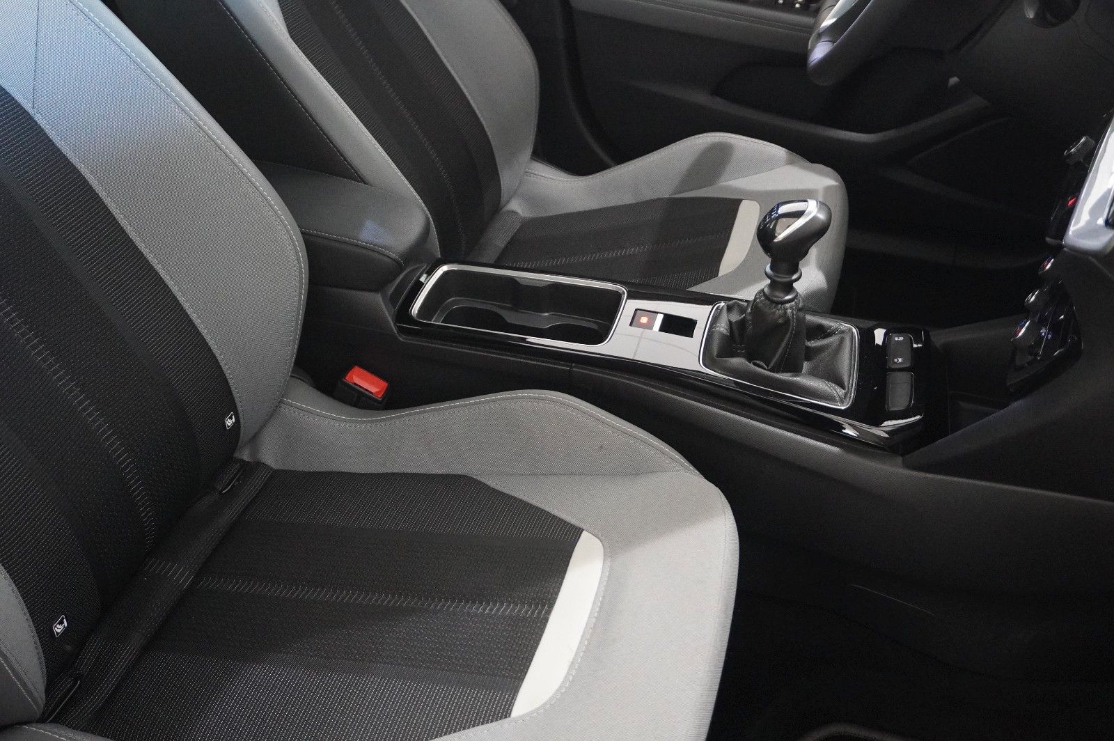 Fahrzeugabbildung Opel Mokka ELEGANCE 1.2T NAVI/LED/KAMERA/SPORT/VIRT.